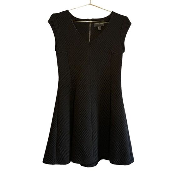 Adrienne Vittadini Cap Sleeve Textured Fit & Flare Dress in Black | SZ 6 - Picture 1 of 9
